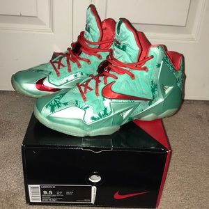 Lebron XI Christmas edition
